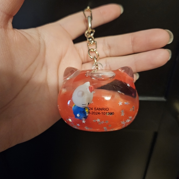 Hello Kitty Keychain - Picture 4 of 6